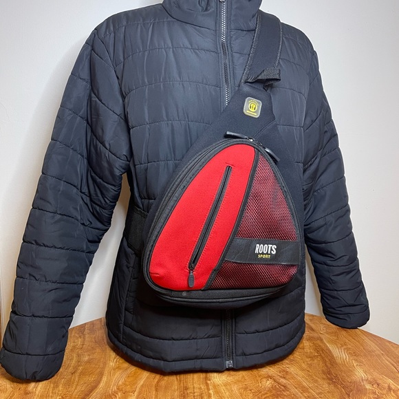 Roots Sport red & black sling back bag - Picture 2 of 12